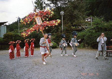 八ヶ久保・薄木獅子舞